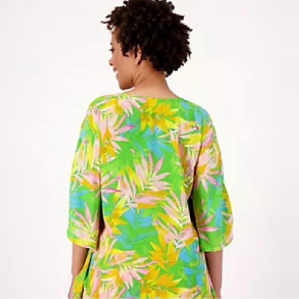 Belle by Kim Gravel Woven Aloha Top in Hawaiian Palms Medium - Picture 2 of 12